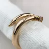 2023 Luxuriöser, hochwertiger, dicker Ring mit Punkband-Charm und Diamant in 18 Karat Roségold plattiert, mit Kastenstempel PS7994264J
