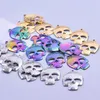 Charms 2st rostfritt stål skalle snidade mönster halloween multicolor ihåliga metall hängen kvinnor män diy halsband smycken gåvor