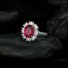 Anillos de racimo de moda 925 plata esterlina ovalada flor de rubí para mujeres joyería fina chapado en oro blanco gema pareja anillo de compromiso regalo