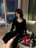 Casual Jurken Vintage Zwarte Lange Mouw Split Jurk Herfst Vrouwen Mode Fluwelen Midi Vrouwelijke Koreaanse Slanke Avondfeest Elegant
