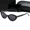 Topp solglasögon för kvinnor oval sol klassisk bokstavsdesign debutante stil stilfull solglasögon fyrkantiga glasögon från glasögon uv400 med låda