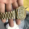 Orologio Day Date di alta qualità Orologio da uomo di lusso in oro 18 carati Lunetta con diamanti grandi Cinturino originale in acciaio inossidabile dorato Orologi automatici da uomo 193O