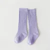 Kindersocken 18 Farben Solide Baby Jungen Mädchen Kniehohe Lange Socken Baumwolle Atmungsaktive Streifen Weiche Kinder Socke Kinder Schuluniform Socken 230928