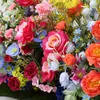 Fleurs décoratives colorées roses pivoines, fleurs de sol, décor de fond de mariage, arrangement de rangée, événement, banquet, scène, accessoires de fête, affichage de fenêtre