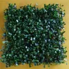 Couronnes de fleurs décoratives 200PCS par lot Tapis de gazon artificiel Simulation Tapis d'herbe de buis en plastique 25cm 25cm Pelouse verte pour H2818