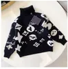 Kinderhoodies met capuchon Designer-trui voor kinderen Babysweatshirt Jongens Meisjes Streetwear Hoge kraag Unisex Herfst Winter Sweatshirts Warm houden Letterbedrukte trui Doek2