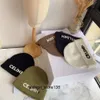 Berretti/berretti con teschio Coppia Autunno e inverno Designer Beanie Hat Puro cotone Lana Calore cofano Casa All'aperto Viaggio Appuntamento Lettera Berretti ricamati