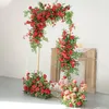 Fleurs décoratives plantes vertes Rose rouge coin artificiel rangée de fleurs Arrangement extérieur mariage toile de fond arc décor fête route plomb balle