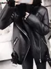 Kvinnors läder faux aotvotee svart jacka 2023 Autumn Winter mode avvrid krage blixtlåset tjockare varm långärmad chic 230928