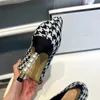 Designer OPYUM Salto Alto Mulheres Dedo Aberto Stiletto Heel Clássico Metal Letras Sandália Moda Estilista Sapatos Com Caixa