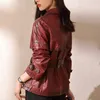 Mulheres de couro falso roupas femininas outono terno colarinho laceup cintura cera de óleo de pele de carneiro gabardina mujer vintage vinho tinto curto trench coats 230928