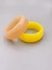 Bracelet élégant et tendance en acrylique, couleur gelée, rond, pour usage quotidien des femmes