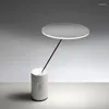 Lampes de table Lampe de lecture de chevet réglable nordique Designer créatif Bureau d'étude simple et moderne