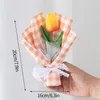 Flores decorativas Flor de tulipán artificial Acabado Mini ramo Lindo con envoltura de regalo de boda para el día de los maestros invitados