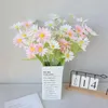 장식용 꽃 3/5pcs 5 헤드 실크 작은 데이지 카모마일 DIY 웨딩 홈 테이블 장식 크리 사산 가짜를위한 인공