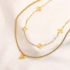 Nunca se desvanece 18K chapado en oro Diseñador de la marca Carta Collares pendientes Mujeres famosas Cristal Rhinestone Gargantilla de acero inoxidable Neckl210u