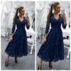 2018 Navy Blue Mother of the Bride Dresses v Neck Long Sleeves Race Aptliquesビーズウェディングゲストドレスティー長イブニングガウン257z