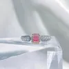 Pierścienie klastra sgarit biżuteria 18k 0,280 wykwintna osobowość kwadratowy różowy pierścień diamentowy dla kobiety