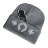 الاتجاه الفاخر للسيدات القبعات العلامة التجارية ch beanie men women cap girls fashion dark antair winter winter ladies kninted repontiile caps caps female wool cashmere hat 6xbu hat