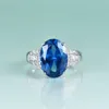 Anelli a grappolo Bellezza della gemma Argento sterling 925 4CT Taglio ovale Lab Spinello blu per le donne Gioielleria raffinata in stile moderno di lusso