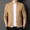 Chandails pour hommes 2023 Tendance printemps et automne Couleur unie Cardigan tricoté Cardigan de style simple coréen Manteau Casual Mode Col V Châle