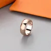 2022 Designer Kwaliteit Extravagante Channel Set Love Band Ring Goud Zilver Rose Rvs Letter Ringen Mode Vrouwen Mannen weddi349v