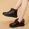 Bottes d'hiver en cuir et fourrure pour femme, chaussures chaudes, imperméables, couleur unie, fermeture éclair, antidérapantes, pour mère, 2023