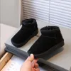 شتاء أحذية الأطفال الجديدة الدافئة الجديدة للأحذية الثلجية للأحذية الثلجية أفخامة سميكة مضادة للانزلاق أحذية قصيرة الأكمام أحذية قطنية ثلجية قصيرة