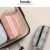 Sacos cosméticos elegante xadrez redondo saco de cosméticos com alça portátil à prova dhiágua produtos de higiene pessoal para viagens ao ar livre