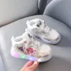 Sapatilhas Tamanho 21 30 Brilhante Bonito Dos Desenhos Animados Crianças Sapatos para Meninas Cesta Led Crianças Iluminação Luminosa Sneaker 230928