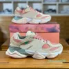 Freshgoods Yeni 9060 Spor Ayakkabıları Bebek Duş Mavisi Sesler İçinde Penny Cookie Pembe Eğitmeni Süet Süet Deri Sneaker Tuğlalar Ormanlar Bulanık Danteller