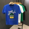 Erkek Tişörtler Lüks Tasarımcı Erkek Tişört Boyun Yaz Kısa Kollu Karikatür Anime T-Shirt Şehir Tarzı Erkek Moda Standart Marka Ücretsiz Gemi 4xbj