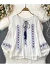 Blusas femininas blusa de outono vintage estilo étnico lanterna manga comprida bordado com decote em v renda pulôver algodão camisa de linho topo d5078