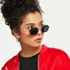 Modne okulary przeciwsłoneczne kobiety luksusowe marka projektantów akcesoria ramy złoty kolor metalowy prostokąt letni okulary przeciwsłoneczne trend 230920