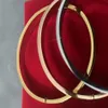 Designer pulseira bangles jóias bangle mulheres titânio liga de aço banhado a ouro artesanato cores nunca desbotam não alérgico luxo ouro b282s