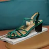 Sandalias para mujer retro damas zapatos de terciopelo primavera vintage gladiador hebilla correa cerca del dedo del pie sandalias de verano 0516