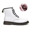 أحذية Doc Martens مصممة الحذاء للنساء للنساء الأحذية الرياضية الفاخرة الثلاثي الأسود الأبيض الكلاسيكي الكلاسيكي في الكاحل القصيرة الجوارب الشتوية الثلج في الهواء الطلق أحذية دافئة