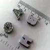 50 pz / lotto 8mm K strass completi argento lettera diapositiva charms fai da te adatti per strisce di telefono con braccialetto in pelle da 8 mm SL0006189f