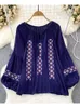 Kvinnor Bluses Women Autumn Blue Vintage Ethnic Style Lantern Långärmad broderad V-Neck Lace Pullover Cotton Linen Shirt Top D5078
