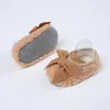 Första vandrare födda baby unisex korall fleece bootie vinter varm spädbarn småbarn spjälskor klassisk golv bowknot