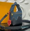 Bolso de mano con asa de nudo Bolsos cruzados para mujer Bolsos de hombro Monedero Bolso de calidad con espejo superior Cremallera de cuero de vaca Etiqueta en forma de corazón Hardware dorado