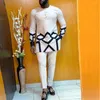남자의 트랙 슈트 Kaftan 럭셔리 남자는 자수 탑 바지 2 조각 세트 남자 웨딩을위한 아프리카 전통 민족 스타일의 옷 세트