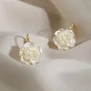 Orecchini pendenti con goccia di fiori in resina bianca per le donne, eleganti gioielli floreali color oro, regalo nuziale per feste