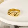 Anillos de boda Moda Chapado en oro Letras brillantes Anillos de acero inoxidable para mujeres Hombres Mamá SIS Papá Joyería polaca de alta calidad Regalo de Navidad 230928