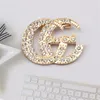 23ss 2color Marque De Mode Designers Lettres Broches Plaqué Or 18 Carats Broche Costume Vintage Pin Petit Vent Doux Bijoux Accessoires 216v