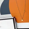 Niemals verblassende 18 Karat vergoldete Luxus-Marken-Designer-Anhänger-Halsketten, Geometrie-Edelstahl, runder Buchstabe-Choker-Anhänger, Halskette, Kette, Schmuckzubehör