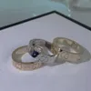 Bant Rings Luxurys Designers Bant Yüzük Moda Erkek Kadın Titanyum Çelik Oyma Mektup Desen Sevenler Mücevher Dar Yüzük Boyutu 5270g