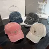 Erkekler için Tasarımcı Şapkaları Mens Cap Popüler Moda Hip-Hop Denim Malzeme Ayarlanabilir Beyzbol Kapağı Açık Seyahat Spor Band Klasik Casquette Şapka Takılmış Şapkalar