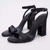 Szczelinowe klamry buty z odkrytymi palcami Top marka projektant 2023 wiosna nowe damskie Tricolor błyszczące różowe grube sandały na wysokim obcasie
