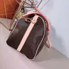 Designer Travel Bag Luxury Duffle Bags Män Kvinnor Märke Bagage Handväskor med låsad låst kapacitet sport äkta läderhandväska axel storlek45cm50cm55cmcm